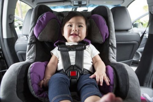 Baby im Autositz - Kind im Autositz