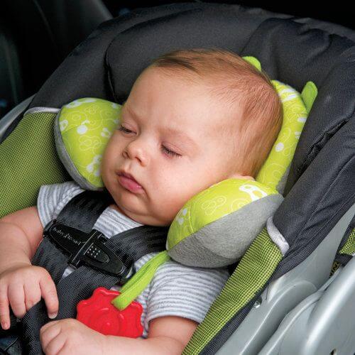 Es ist nicht gut, das Baby im Autositz schlafen zu lassen
