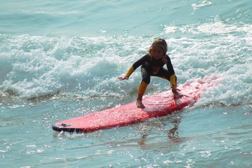 Die Werte deines Kindes - Kind beim surfen