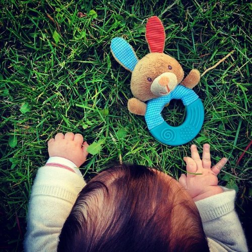 Ipads und Smartphones - Baby mit Spielzeug