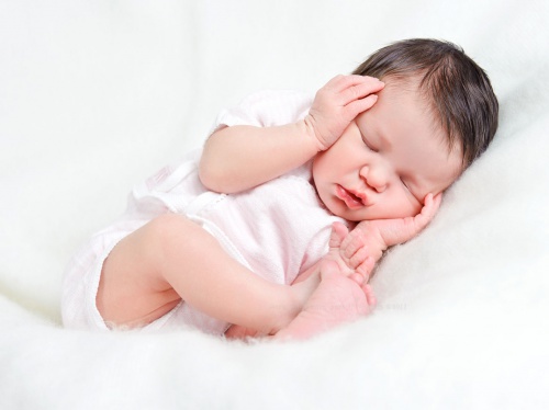 Sanfte Massagen lindern Koliken bei Babys.