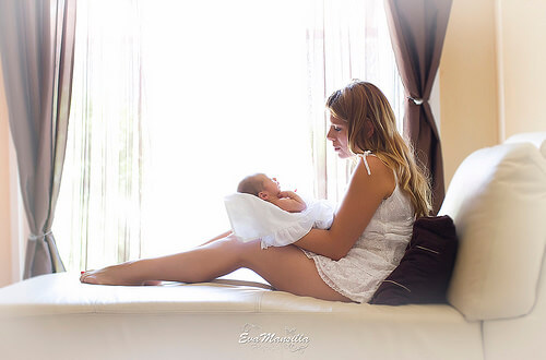 Fakten zum Stillen: Ein Hormon ist für den Milchfluss verantwortlich.