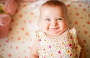 Das Lächeln und Lachen deines Babys: ein Durchbruch in seiner emotionalen Entwicklung