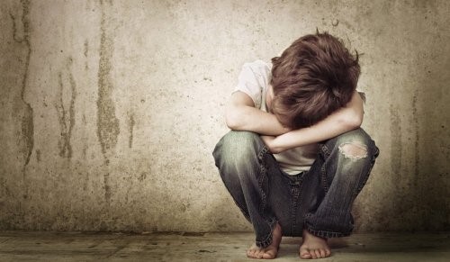 Emotionale Wunden - Weinender Junge