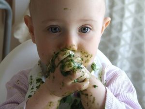 13 Ernährungstipps für Babys unter 3 Jahren