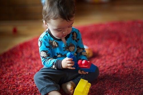 Intelligenz von Kindern - Spielendes Kind