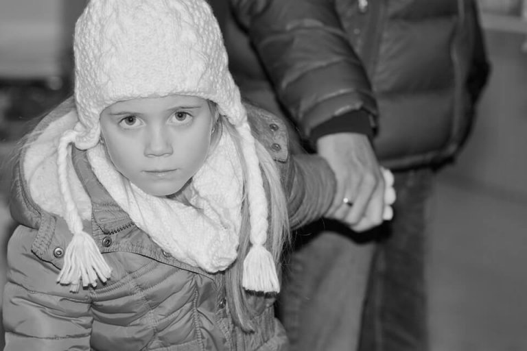 Mit Winterjacke im Kindersitz- Ist das gefährlich?