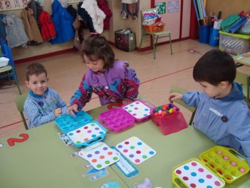 Kindliches Spielen in jedem Alter und in der Gruppe