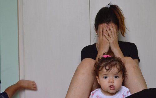 Mütter weinen - Überforderte Mutter