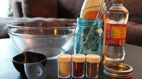 Die Materialien, um ein Montessori Beruhigungsglas selbst herzustellen, sind ganz einfach.