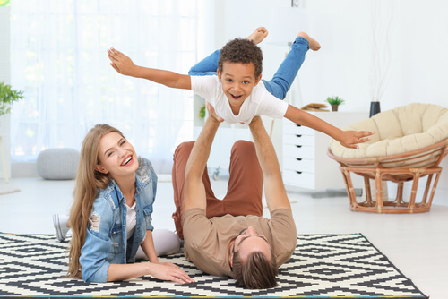 Respekt und Gehorsam - Glückliche Familie