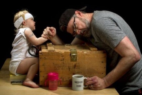Nutze die magische Vater-Tochter-Beziehung, um das Selbstwertgefühl deiner Tochter zu stärken.