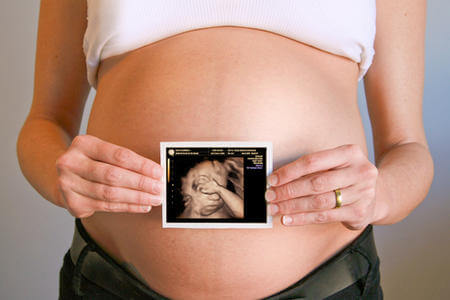 Während der Schwangerschaft - Babybauch und Ultraschall