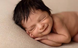 Es gibt ein Lied, das Babys zum Lachen bringt