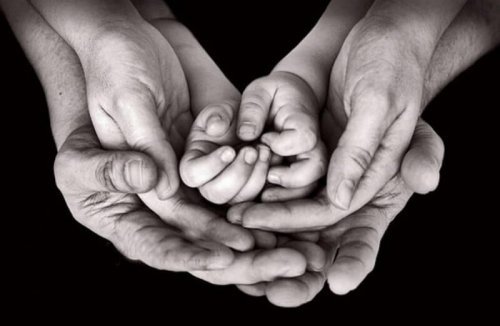 Großeltern sind für immer präsent und halten unsere Hände