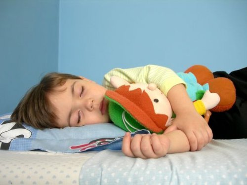 Kinder spät ins Bett bringen ist nicht gut für den Schlaf