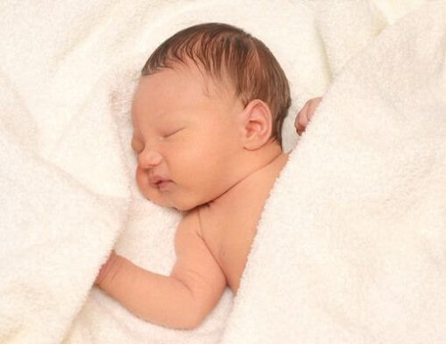 Auch der Schlaf ändert sich mit dem Baby Zuhause.