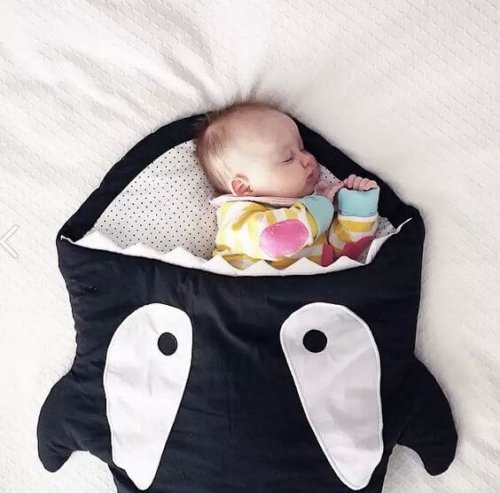 Die Verwndung eines Schlafsack ist eine gute Idee, damit sich dein Kind nachts nicht aufdeckt.