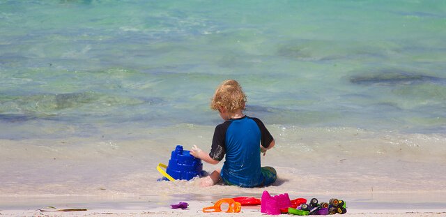 Auch im Urlaub gibt es Spiele für Babys
