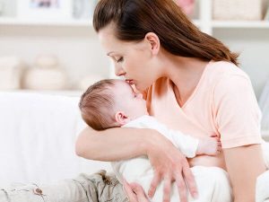 Dein Baby ist in deinen Armen zu Hause