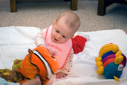 Babys lernen spielerisch