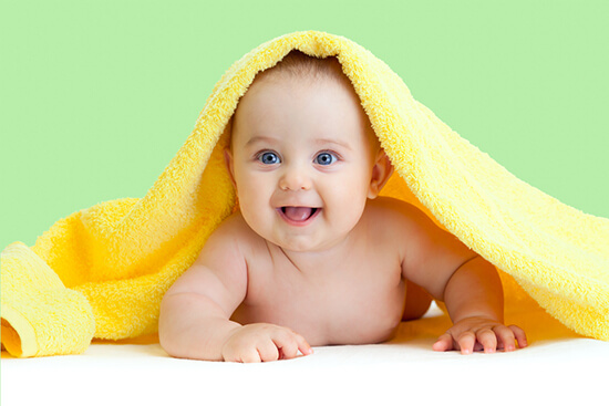 Wann entwickeln Babys ihren Sinn für Humor?