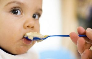 Die ersten Lebensmittel, die du deinem Baby geben solltest