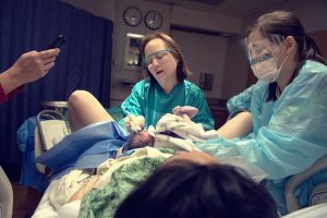 Kind bei der Geburt Operation