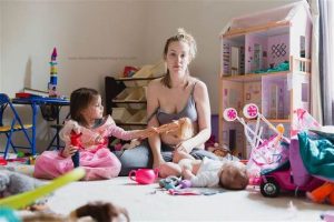Postpartale Depression: Ein virales Foto zeigt die Krankheit, über die Mütter nicht sprechen