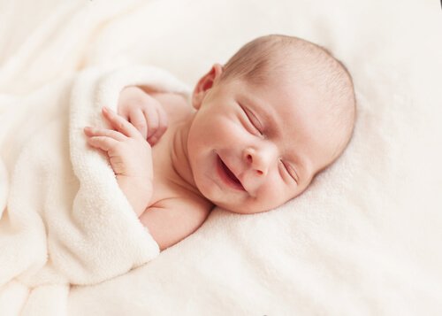 Baby lacht