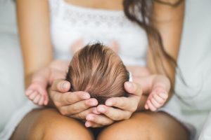 Fontanellen: "Löcher" im Kopf des Babys