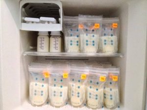 So kannst du deine Muttermilch aufbewahren