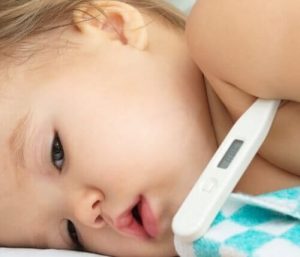 9 einfache Tricks, um das Fieber deines Babys zu senken