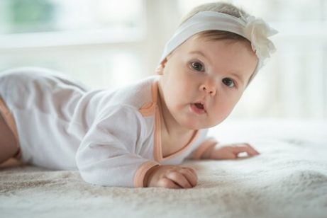 Diät für 6 Monate altes Baby zu füttern