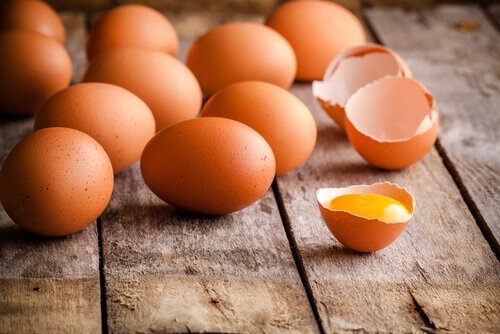 Eier als Zutat für Eierkuchen für Kinder