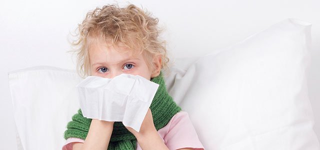 Eine verstopfte Nase bei Kindern kann Symptom einer Infektion sein