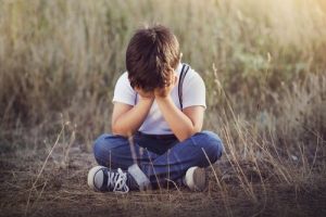 4 Anzeichen für emotionale Vernachlässigung bei Kindern