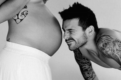 Vater: mit dem Baby sprechen