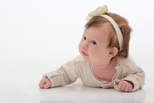 Kopfbänder oder Stirnbänder für Babys können Unbehagen auslösen