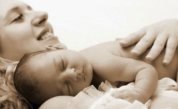 Alles was mein Baby will, ist, die ganze Zeit gehalten zu werden Alles was mein Baby will, ist, die ganze Zeit gehalten zu werden