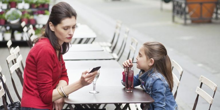 Handysucht schadet den Kindern