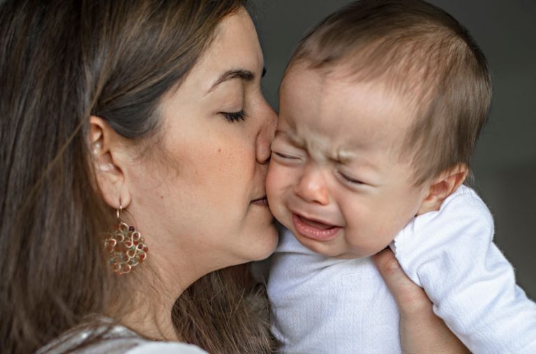 Baby das erste Mal hinfällt