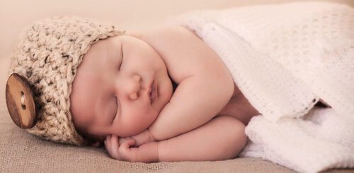 7 Tipps, die deinem Baby helfen die ganze Nacht zu schlafen