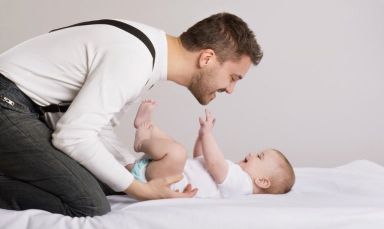 Vater: Baby kitzeln
