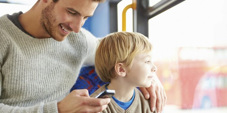 Handysucht schaden den Kindern
