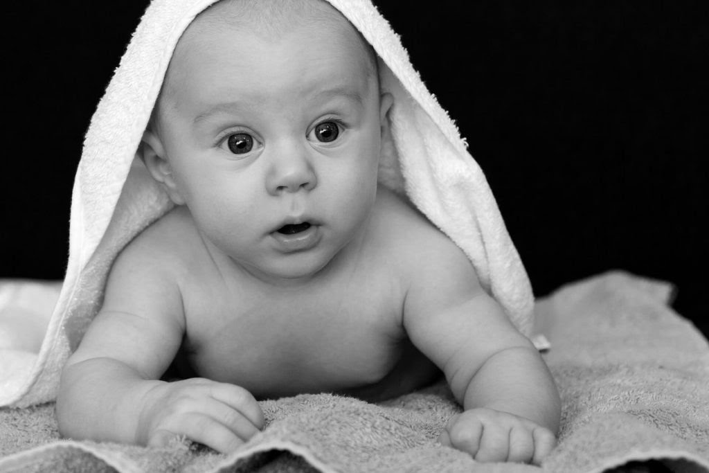 Bedenken zur Hygiene deines Babys - Baby-im-handtuch