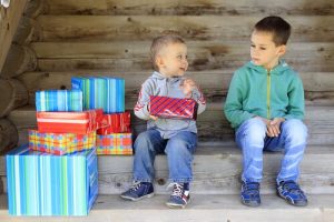 Neid bei Kindern Geschenke