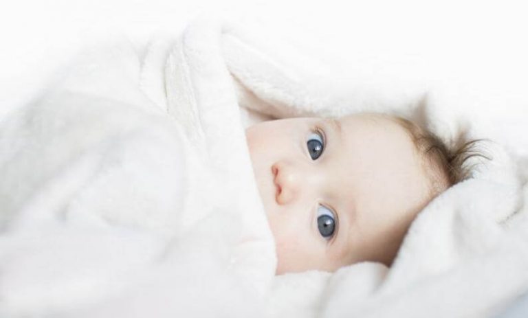 4 Tipps, um ein Neugeborenes einzuwickeln