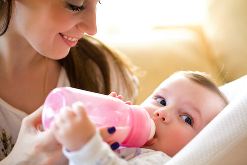Babyflaschen richtig reinigen, damit keine Bakterien entstehen