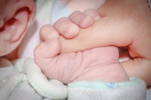 Babys erstes Spielzeug? Seine Eltern